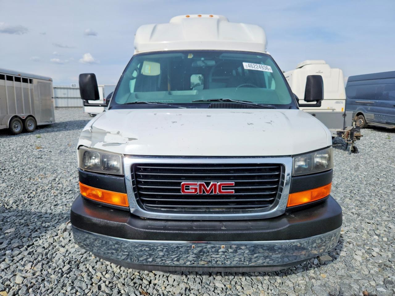 2005 Tilhulp 2005 GMC Savana Shuttle Bus