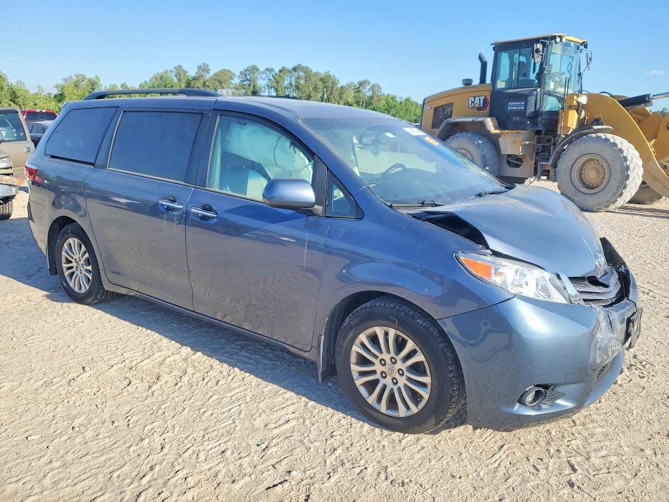2015 Toyota Sienna xle 8-passenger