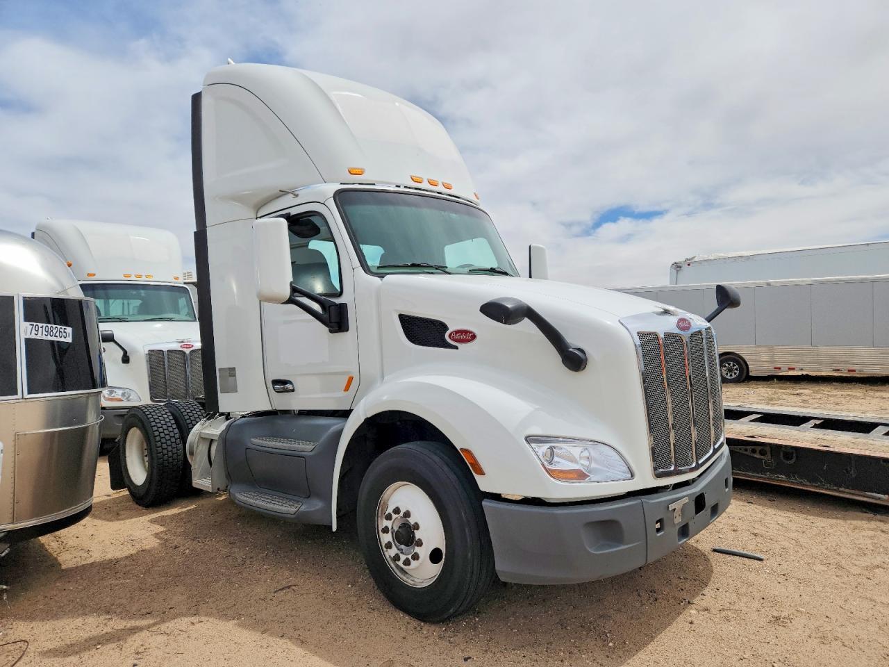 2018 Peterbilt 579 Semi Truck