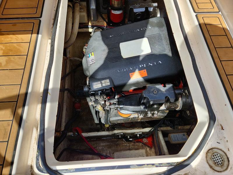 2005 Regal Commodore 2665-Boat