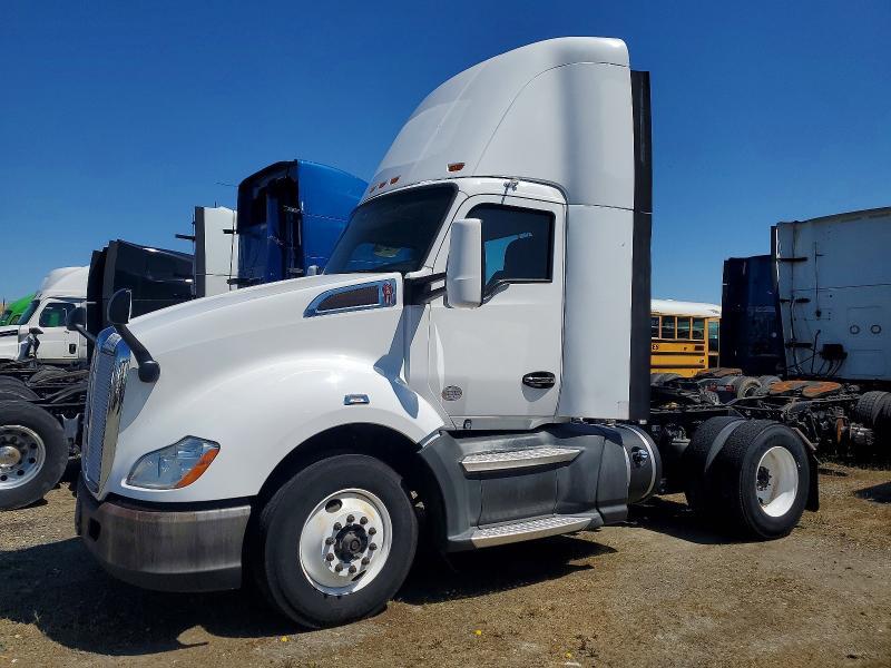 2016 Kenworth T680 Semi Truck