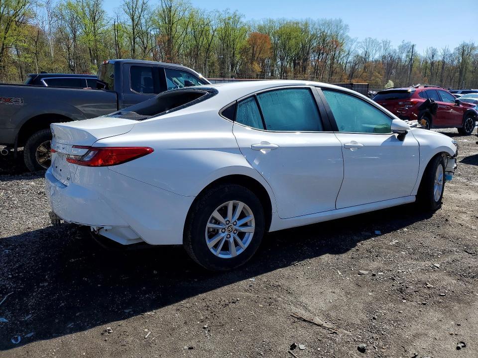 2025 Toyota Camry le