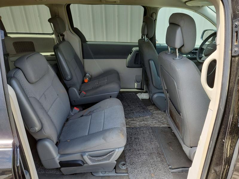 2010 Chrysler Town & Country lx