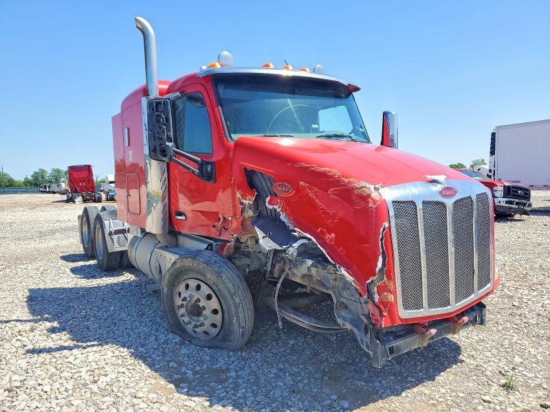 2017 Peterbilt 579 Semi Truck