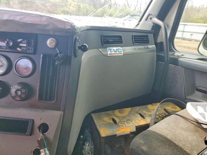 2018 Freightliner Cascadia 126 Semi Truck