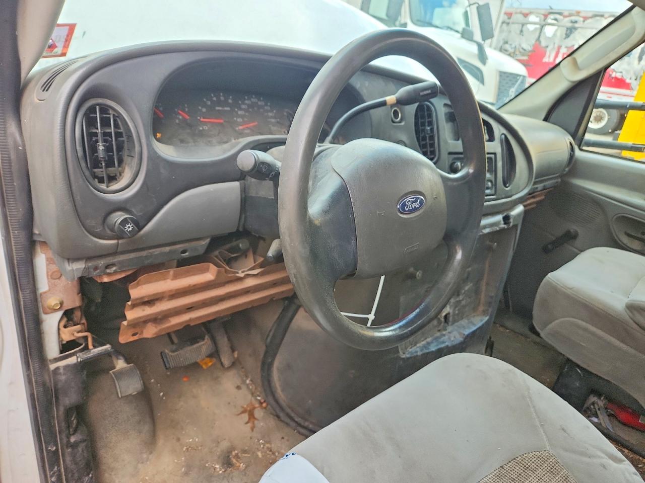 2005 Ford E350 BOX Truck