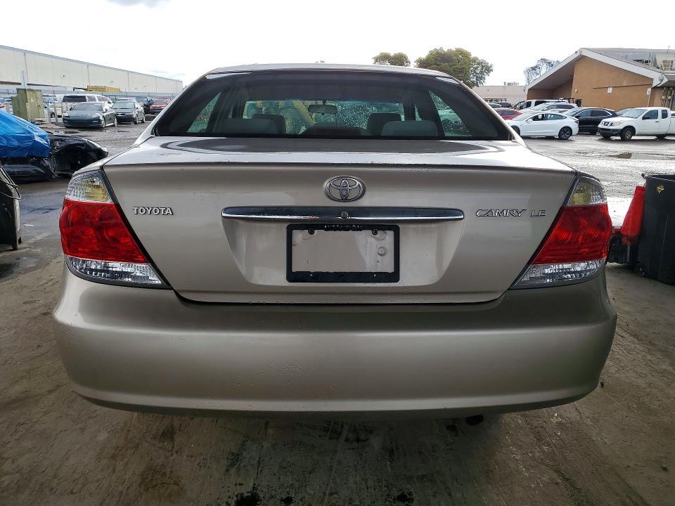 2005 Toyota Camry le