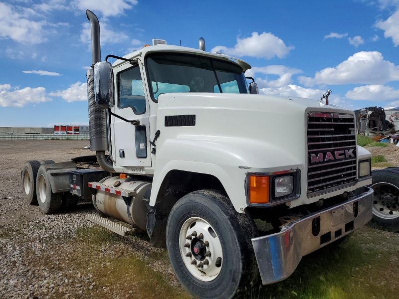 2004 Mack CH613 Semi Truck