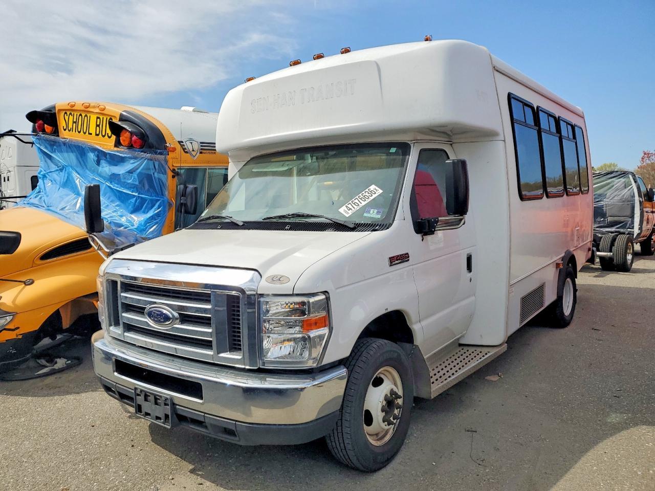 2018 Ford Econoline E450 Super Duty Cutaway Van