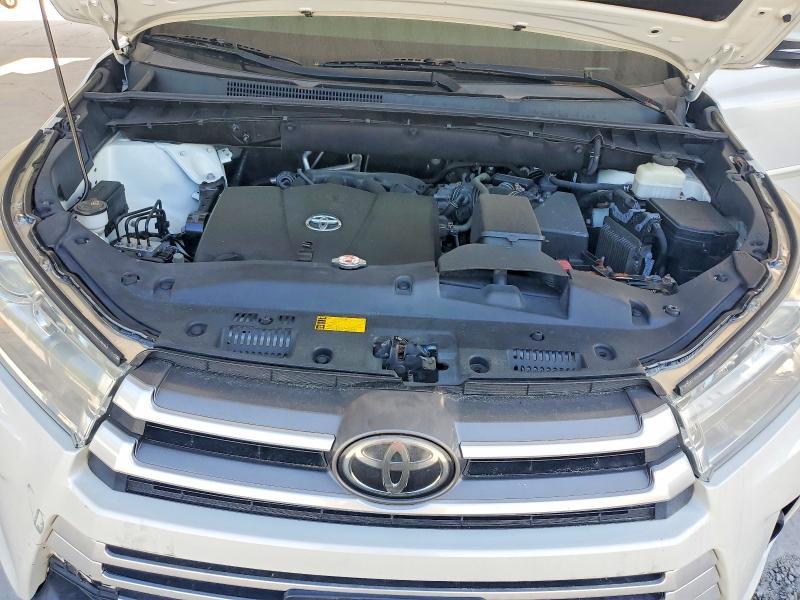 2018 Toyota Highlander le