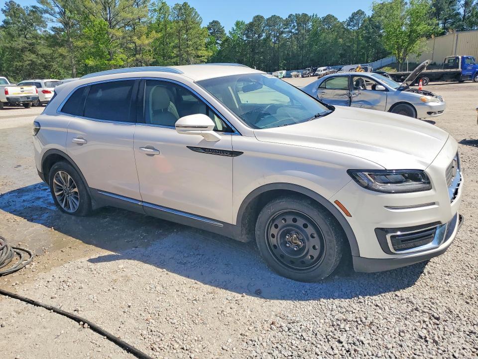 2019 Lincoln Nautilus Select