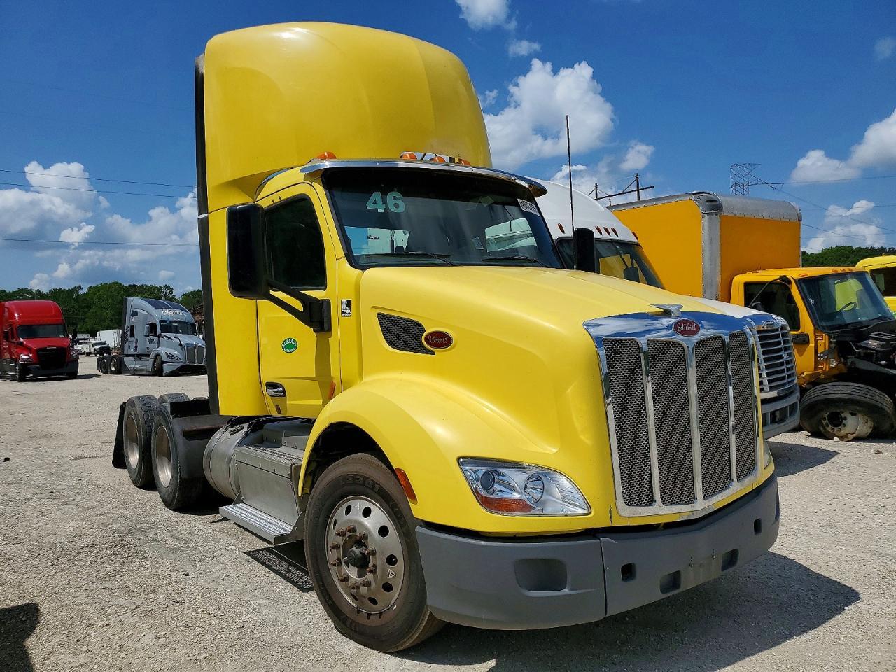 2017 Peterbilt 579 Semi Truck