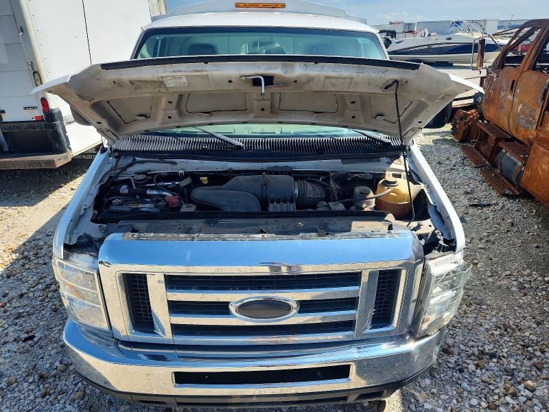 2014 Ford Econoline E350 Super Duty Cutaway Van