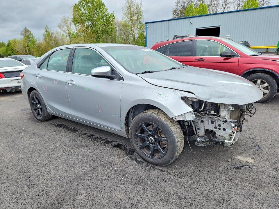 2015 Toyota Camry le