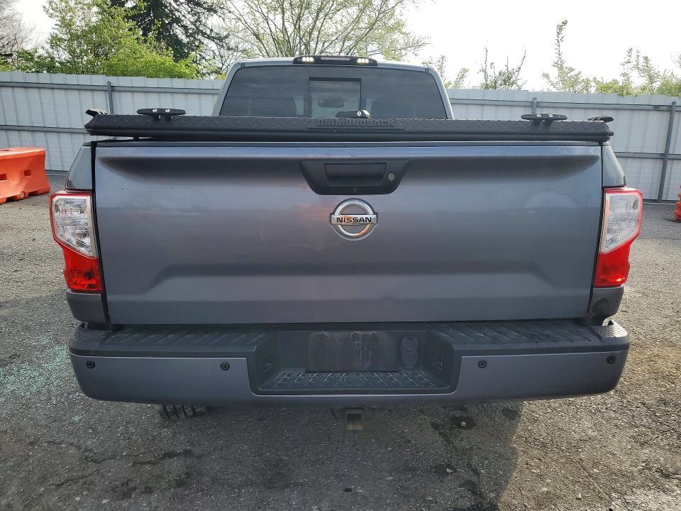 2017 Nissan Titan SV