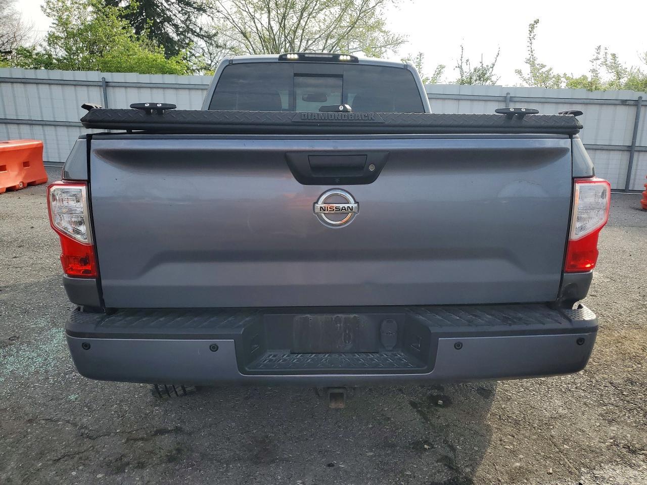2017 Nissan Titan SV