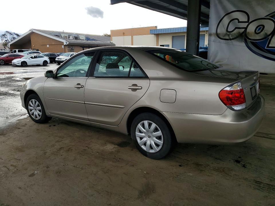 2005 Toyota Camry le