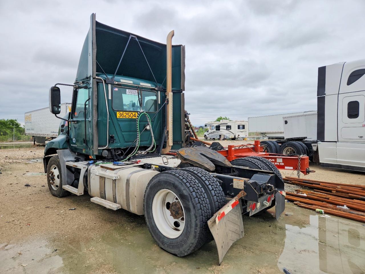 2017 Mack CXU612 Semi Truck