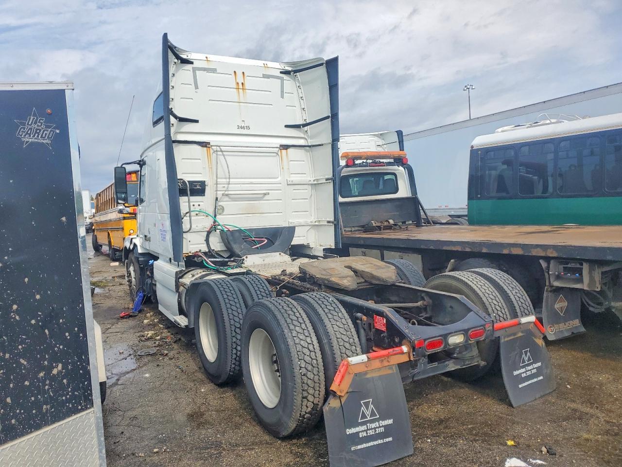 2015 Volv O VNL Semi Truck