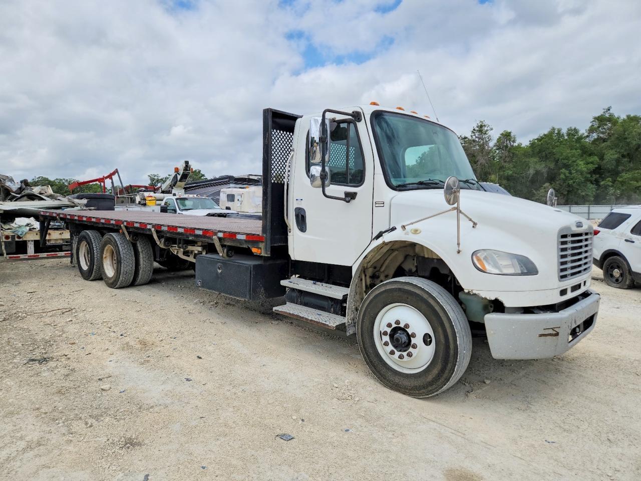 2017 Freigliner 2017 Freightliner Business Class M2 Flatbed Truck