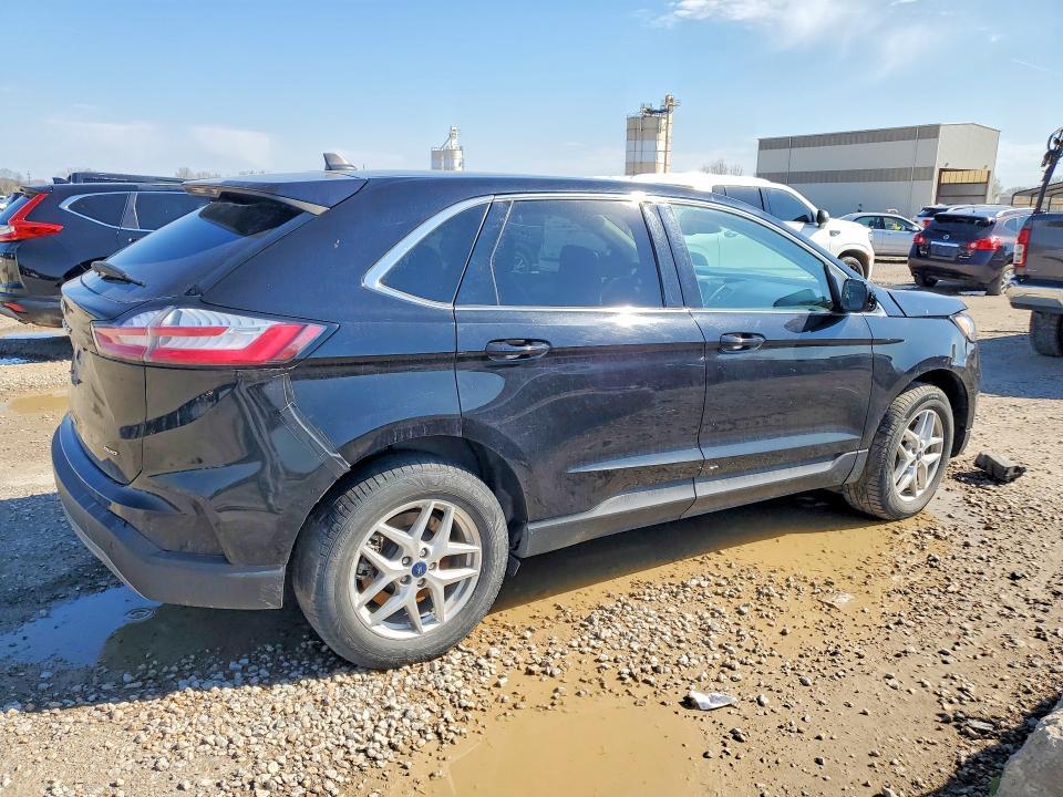 2022 Ford Edge sel