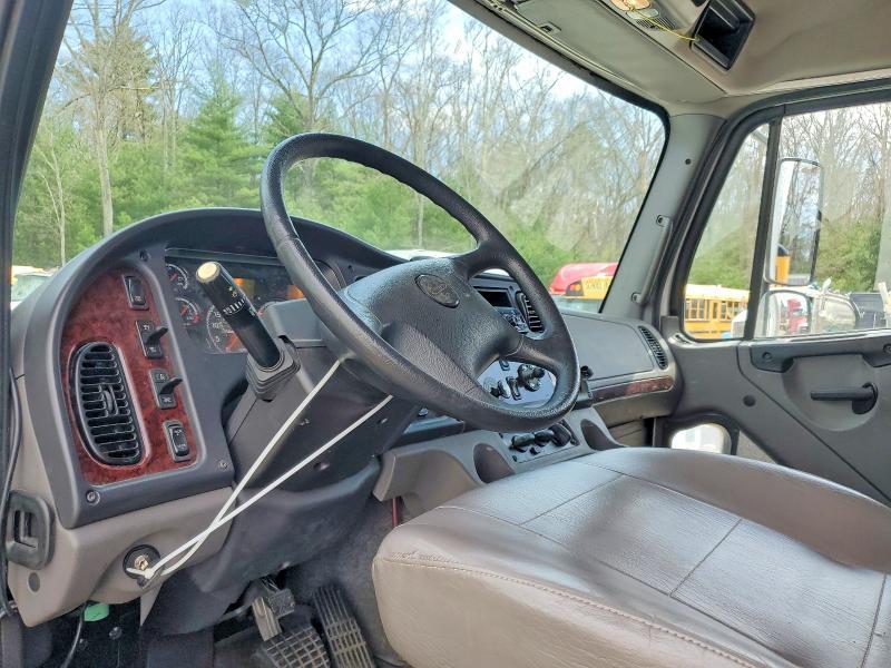 2019 Freightliner Business Class M2 BOX Truck