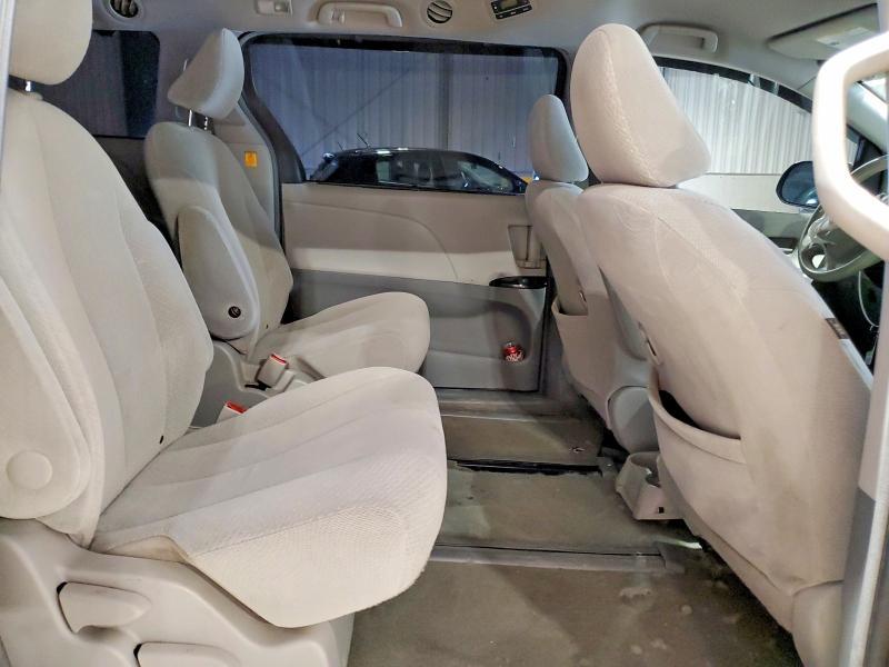 2013 Toyota Sienna le 7-passenger