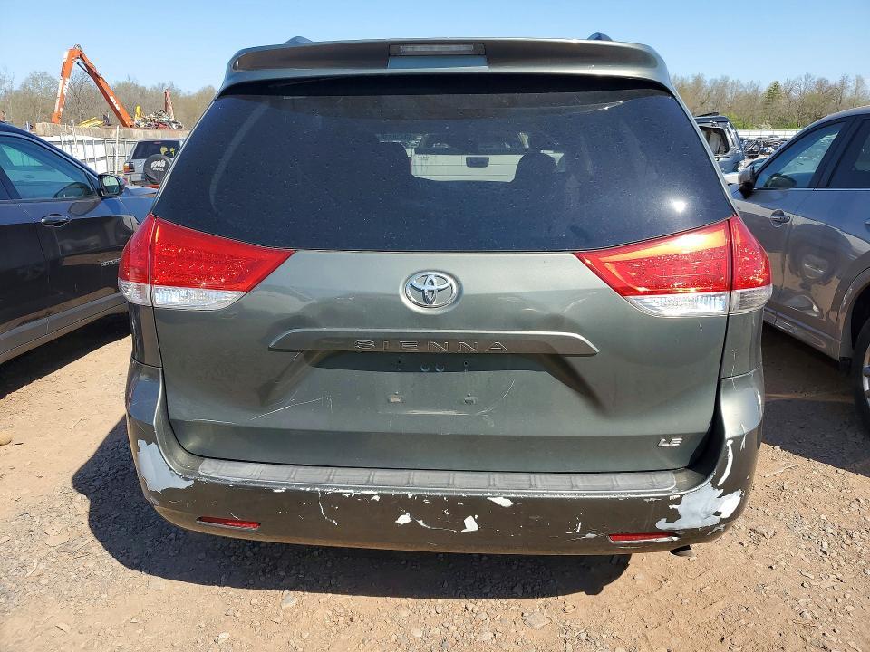 2011 Toyota Sienna le