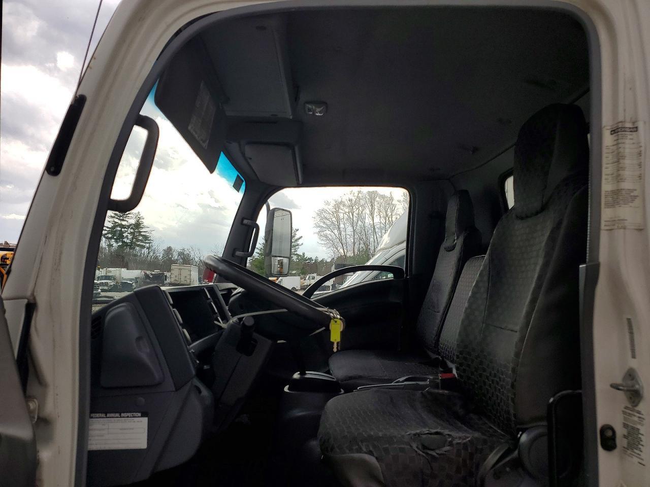 2010 Isuzu NRR Delivery Truck