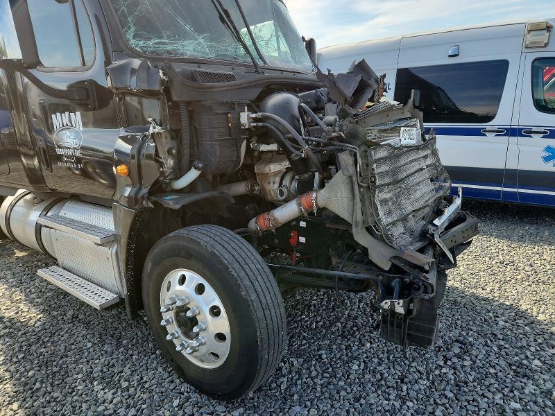 2015 Freightliner Cascadia 125
