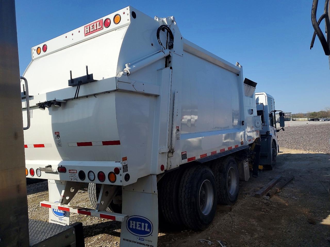 2022 Freigliner 2022 Freightliner XCM Chassi-Refuse Truck