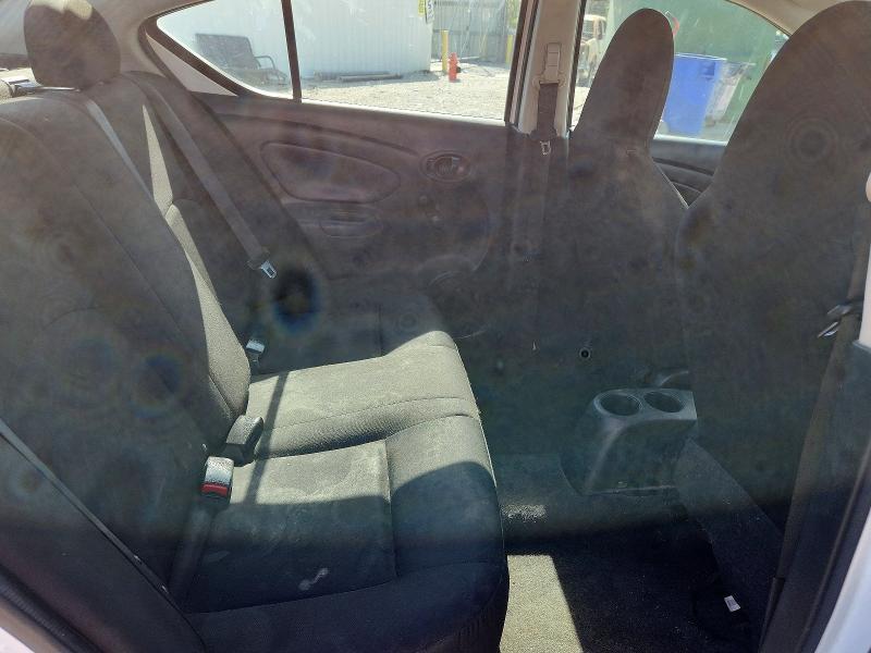 2015 Nissan Versa 1.6 s Plus