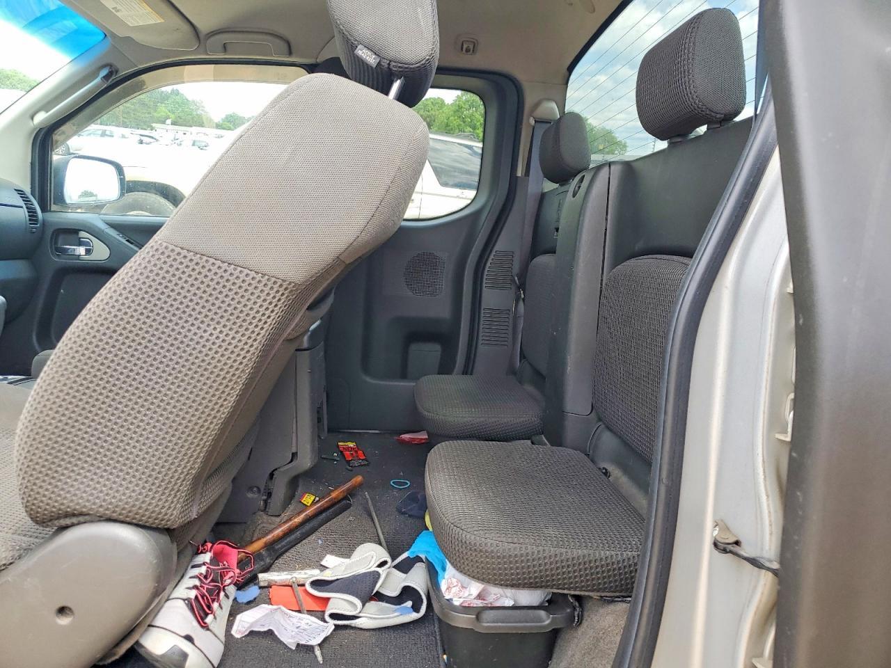 2005 Nissan Frontier SE