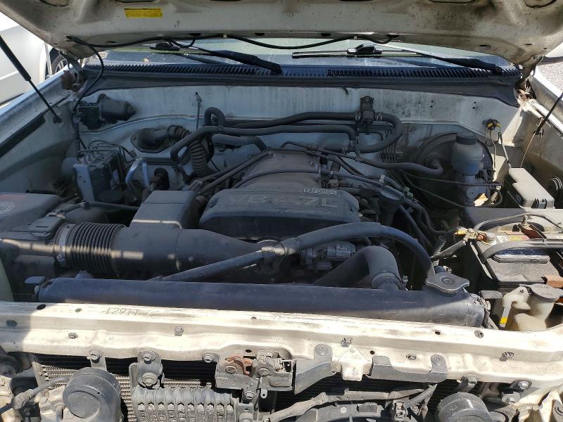 2002 Toyota Sequoia SR5