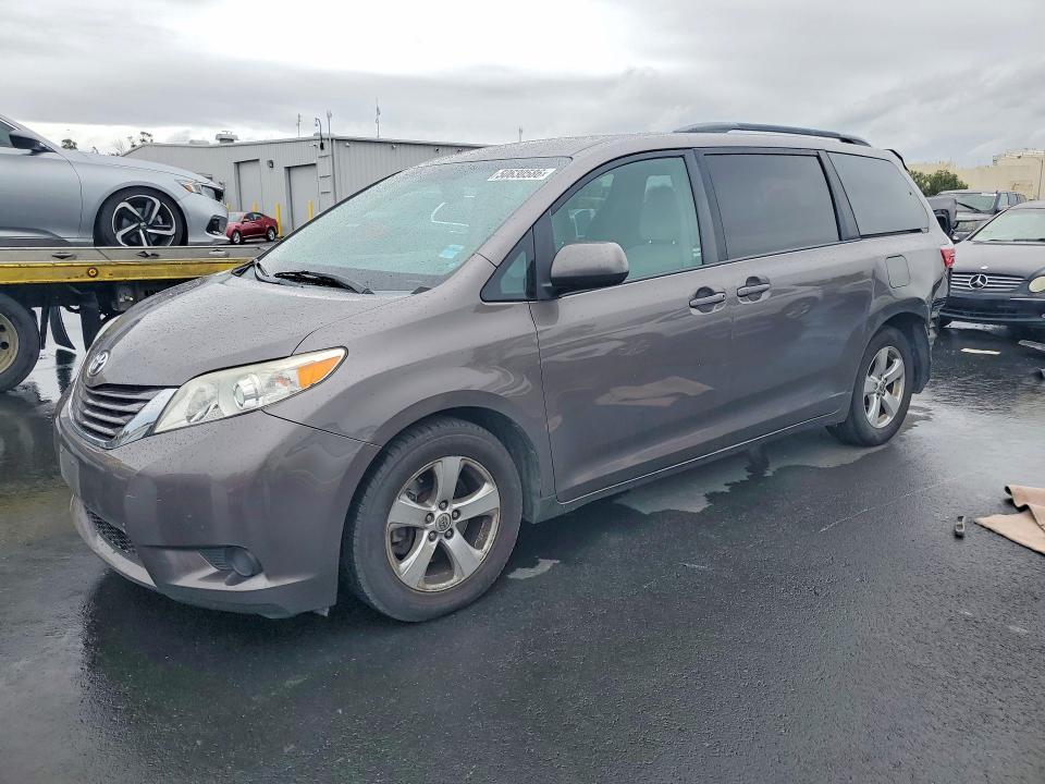 2016 Toyota Sienna le