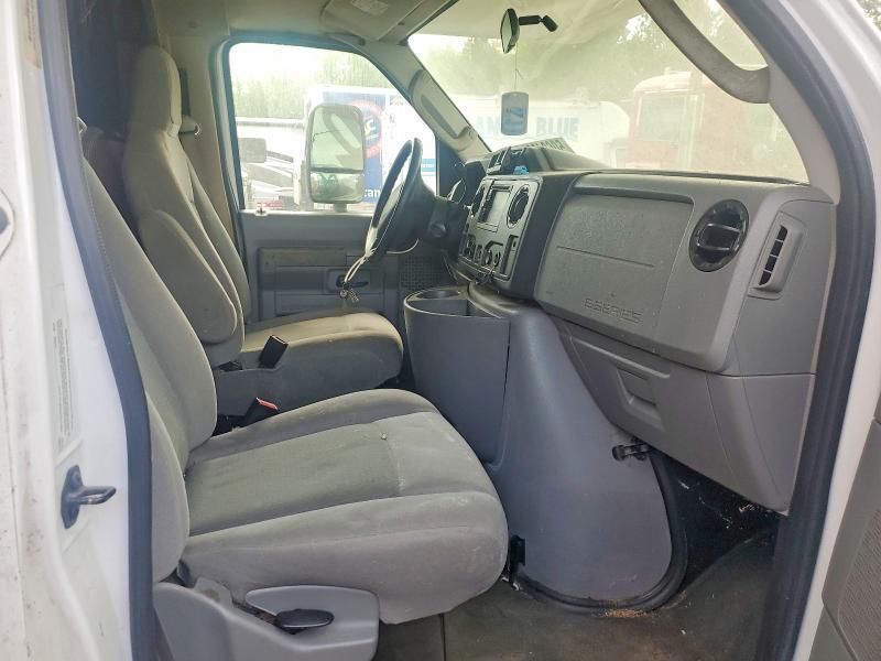 2012 Ford Econoline E350 Super Duty Cutaway Van