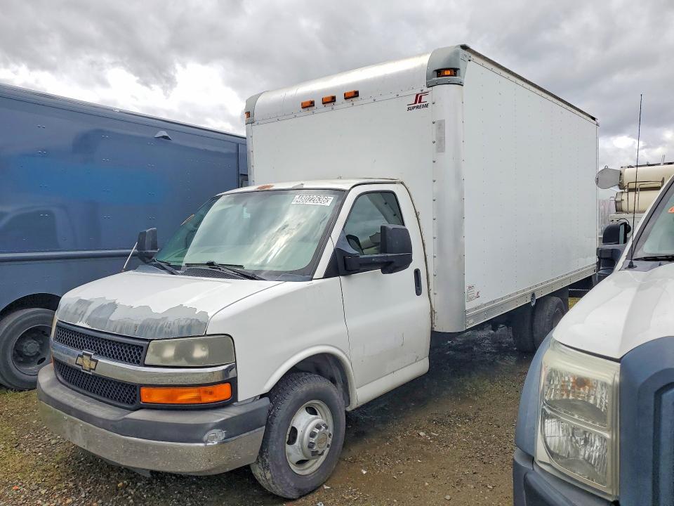 2013 Chevrolet Express box Truck