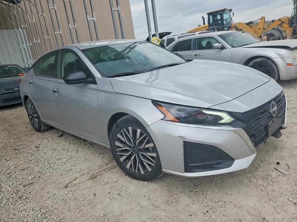 2024 Nissan Altima sv