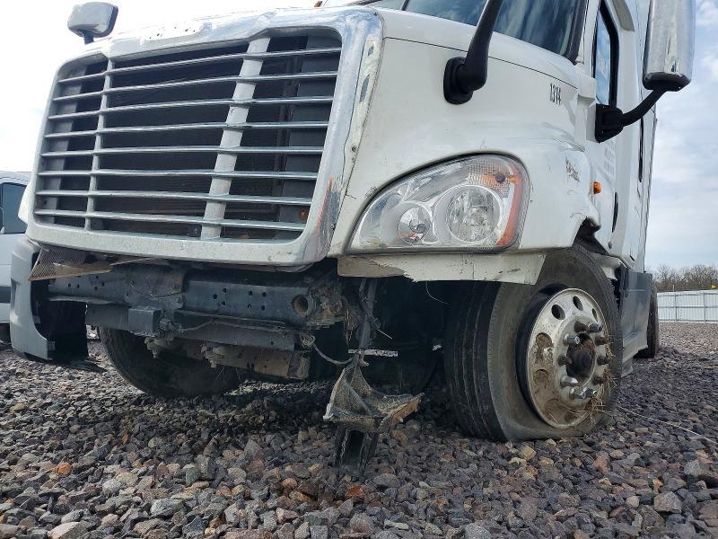 2017 Freigliner 2017 Freightliner Cascadia 1-Semi Truck