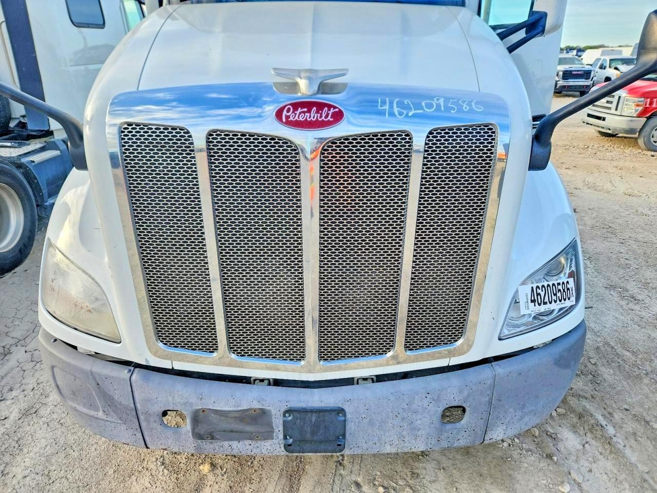 2017 Peterbilt 579 Semi Truck