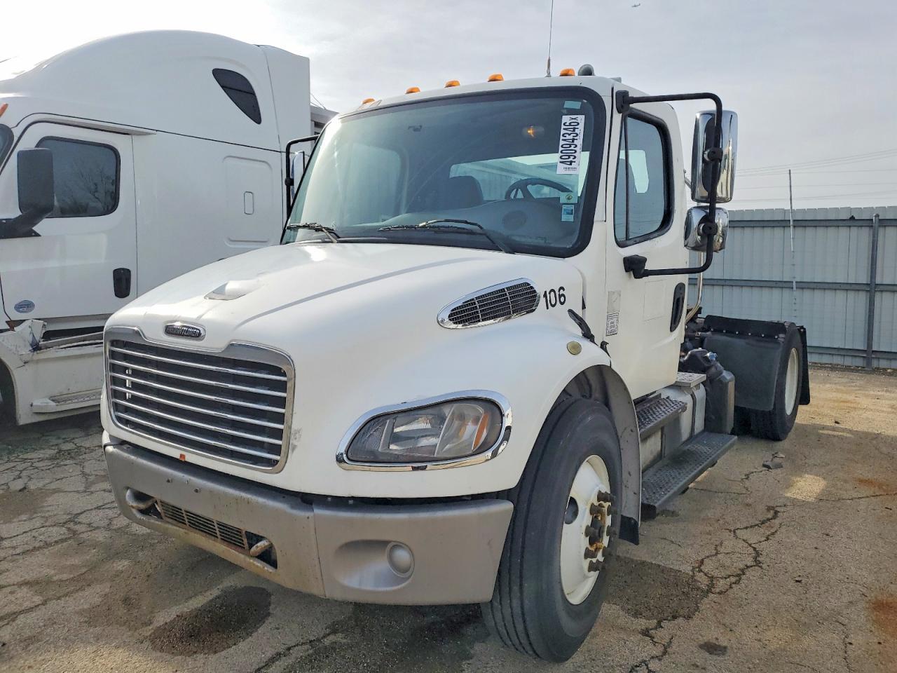2011 Freightliner M2 106 MED-BOX Truck