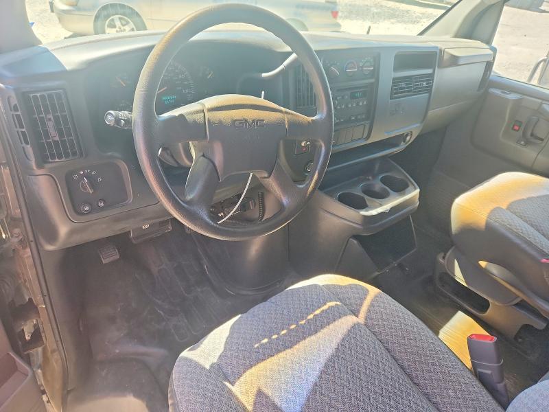 2004 GMC Savana BOX Truck