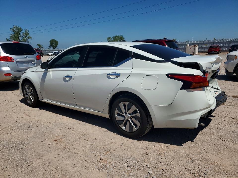 2022 Niss Altima s