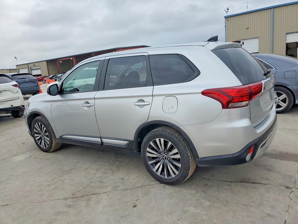 2020 Mitsubishi Outlander es