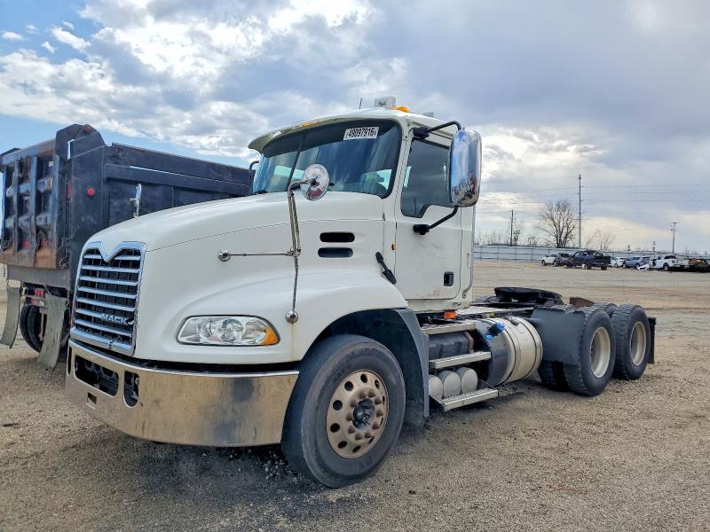 2014 Mack CXU613 Semi Truck