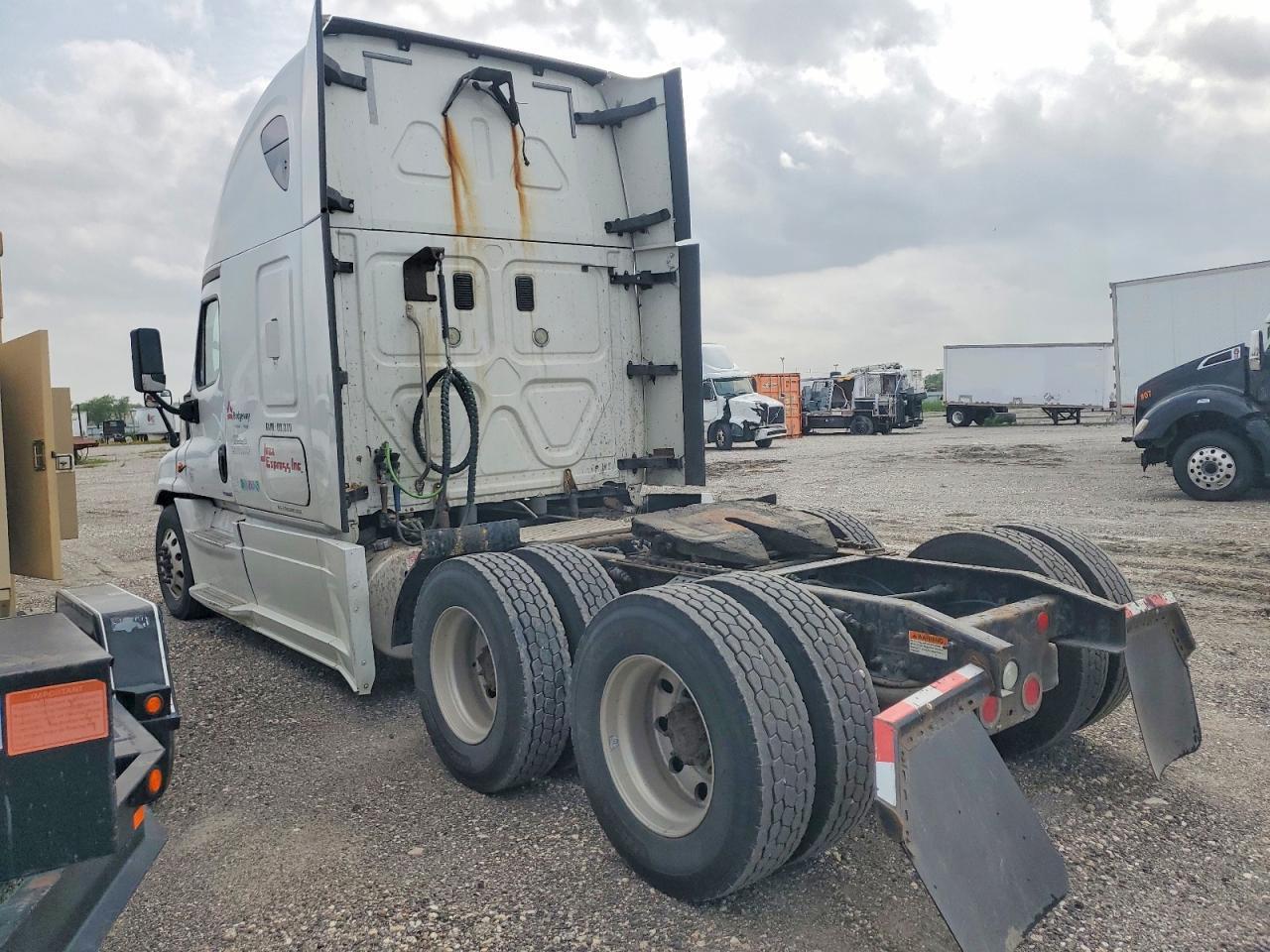 2016 Freigliner 2016 Freightliner Cascadia 125 Semi Truck
