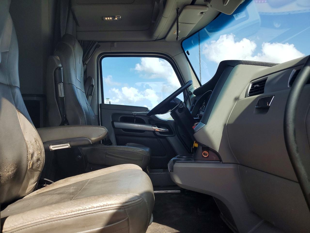 2020 Kenworth T680 Semi Truck