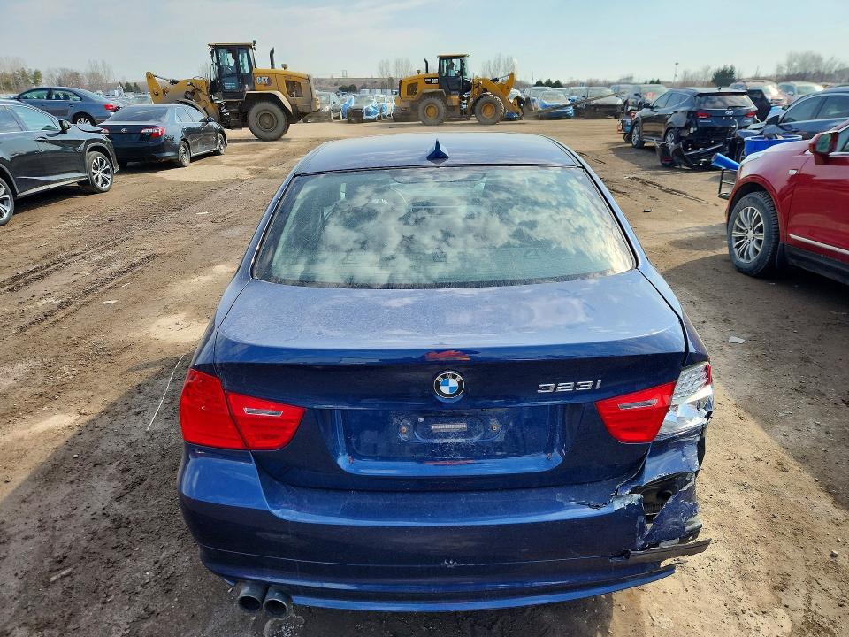 2011 BMW 323 i