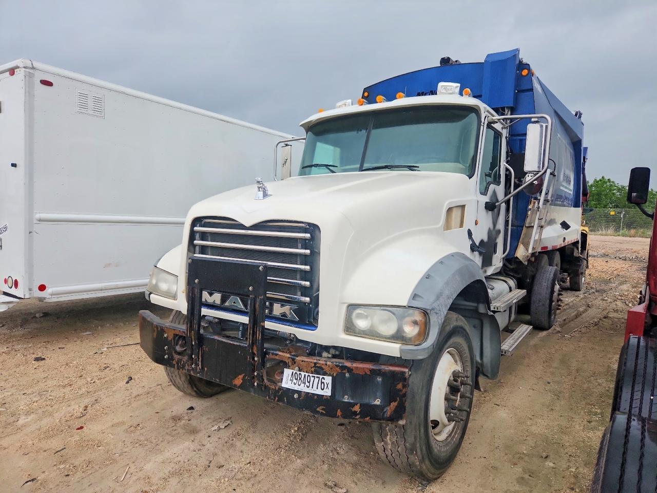 2013 Mack GU713 Refuse Truck
