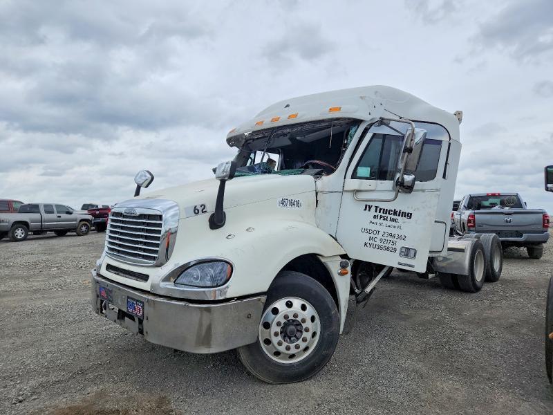 2005 Freightliner Columbia 120 Semi Truck